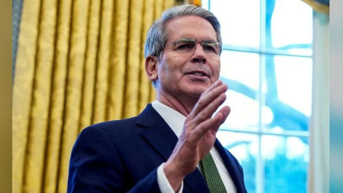 US treasury chief: Iran unable to export oil by sea for first time