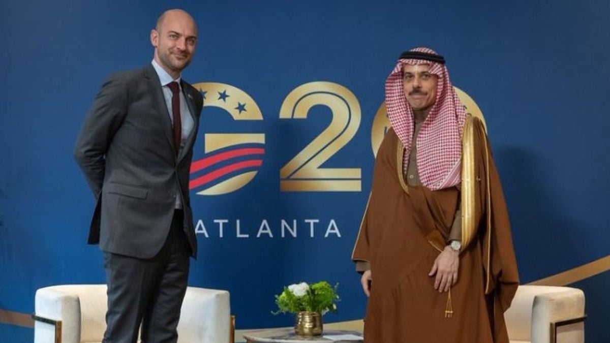 Le chef de la diplomatie saoudienne et son homologue français discutent des attaques houthies et des menaces sur la navigation