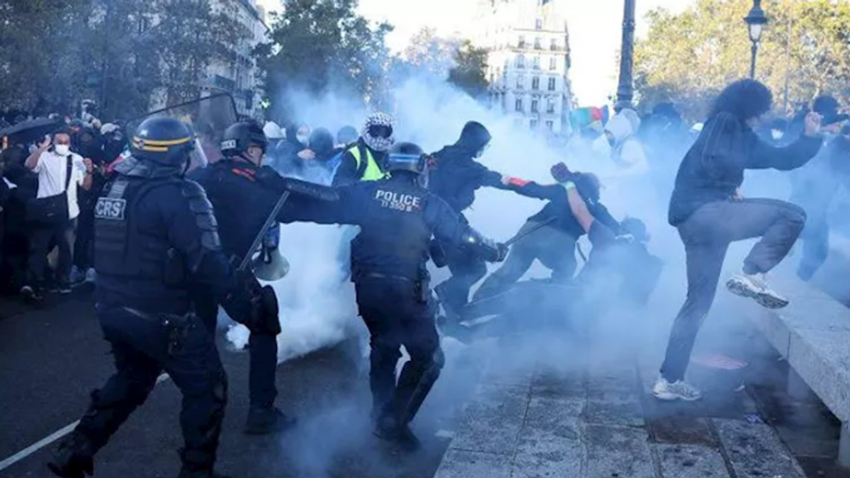Paris police ban gatherings in key areas for 12 hours on Friday