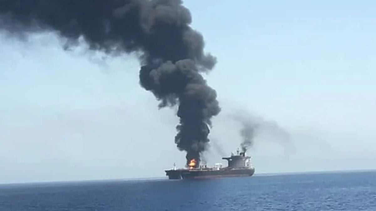 Unknown projectile hits ship 13 nautical miles off UAE coast