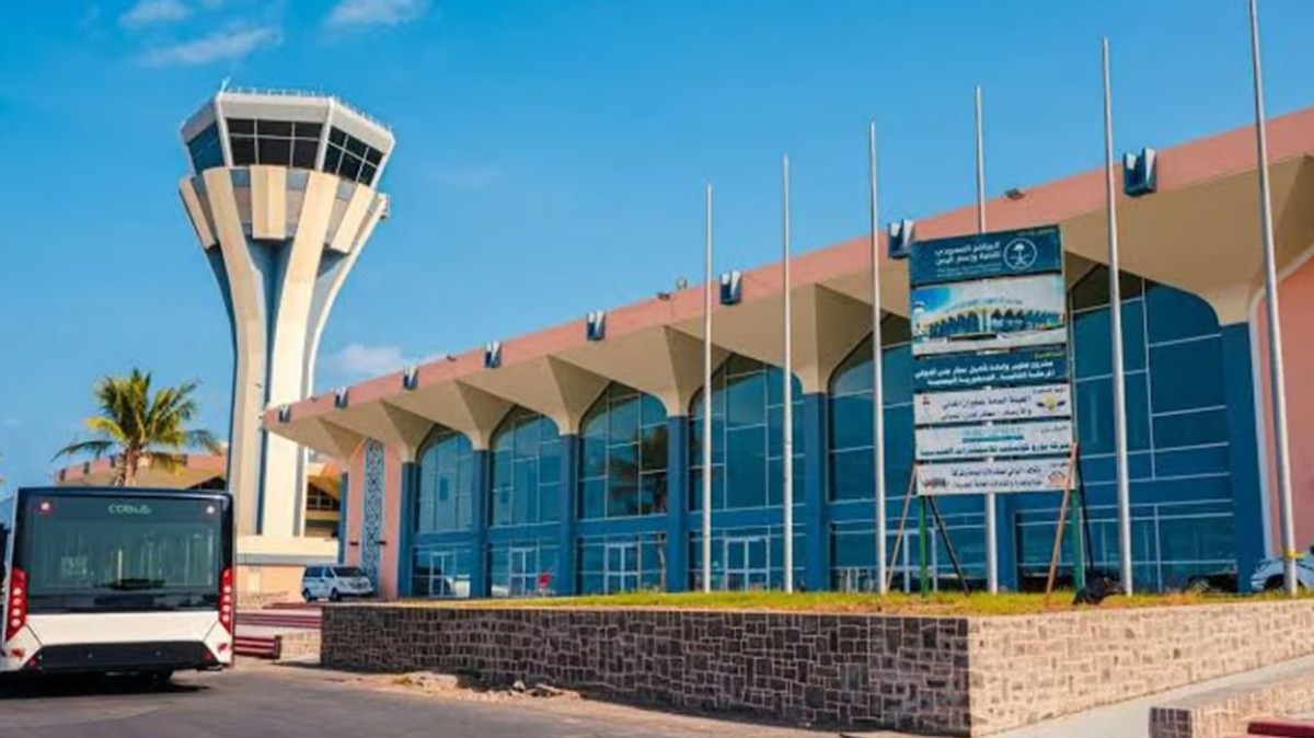 Yemeni transport ministry warns of civil aviation risks after sixth Houthi attack on Aden airport