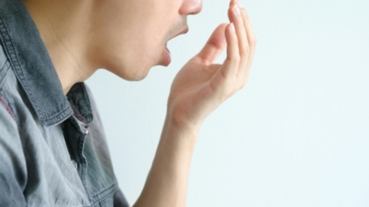 Experts recommend five foods to eliminate bad breath