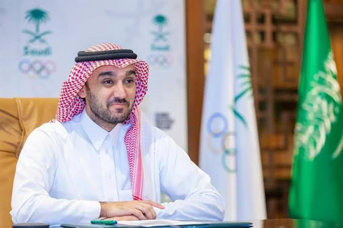 El ministro de Deportes aprueba el cambio de nombre del club Al-Jawaa a Riyad Al-Khubara