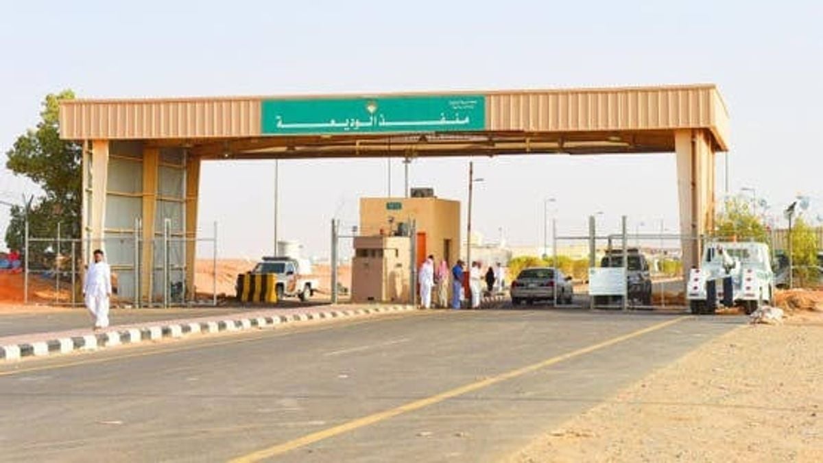 Una enfermera salva la vida de un bebé en el paso fronterizo de Al Wadia