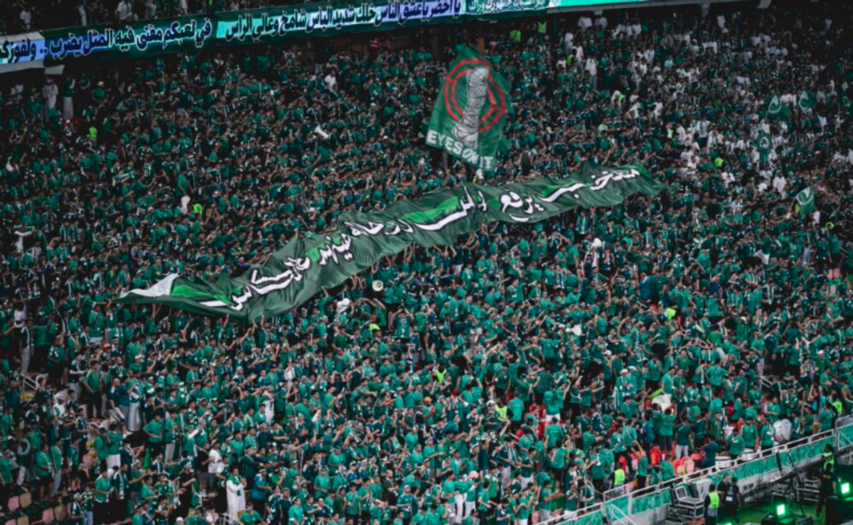 جماهير "الأخضر" تحتفل بالتتويج باللقب الرابع لبطولة "خليجي 27"