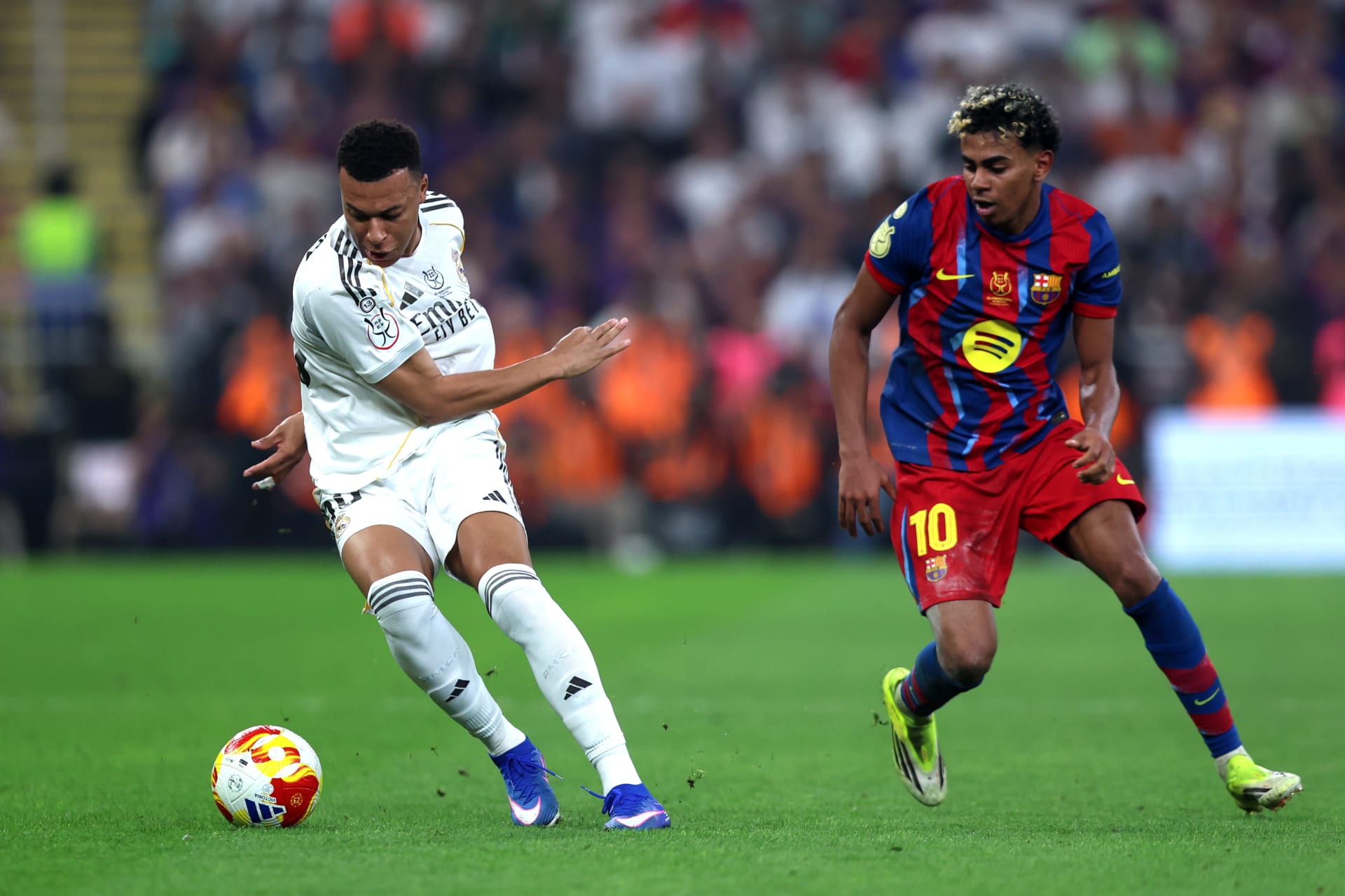 التشكيل الرسمي للكلاسيكو.. برشلونة وريال مدريد في مواجهة نارية بالدوري الإسباني