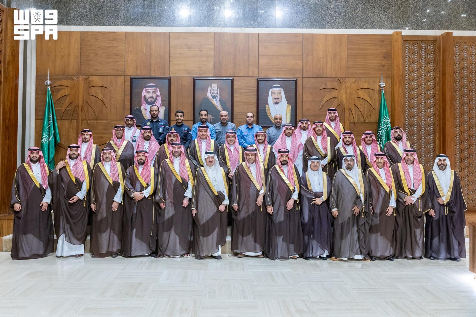 أمير الشرقية يبحث جهود ومشاريع منظومة الكهرباء مع منسوبي وزارة الطاقة