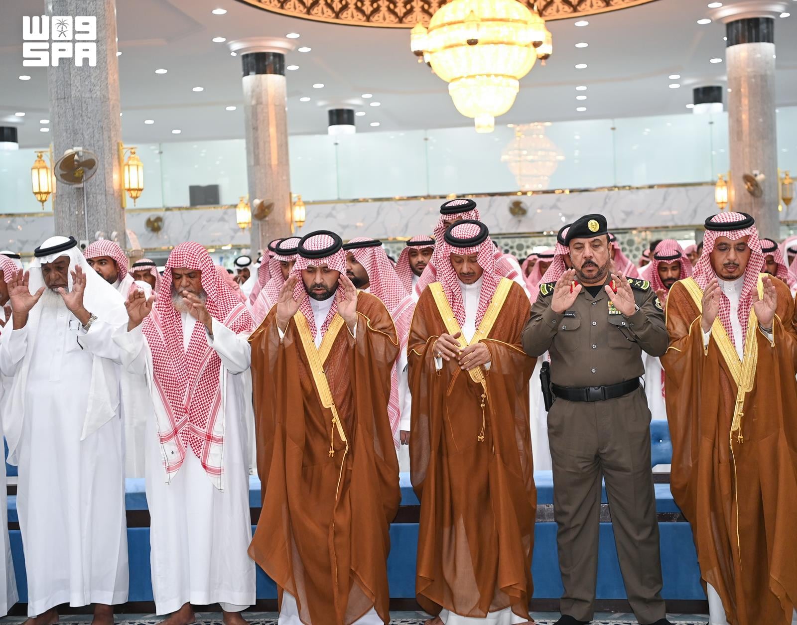 Jazan governor leads funeral prayers for Samtah fire victims