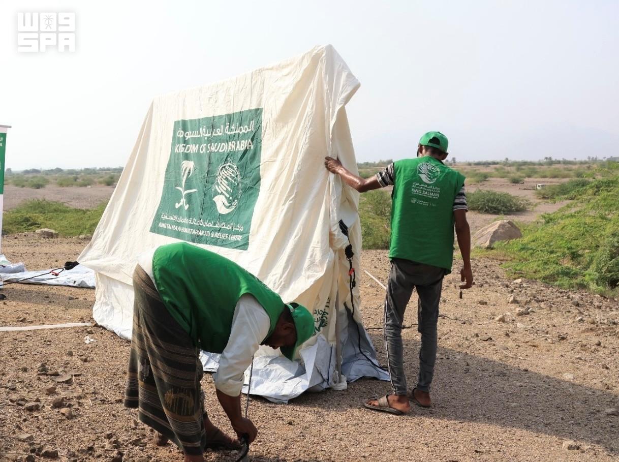 King Salman Humanitarian Center distributes 54 shelter tents in Hays, Hodeidah