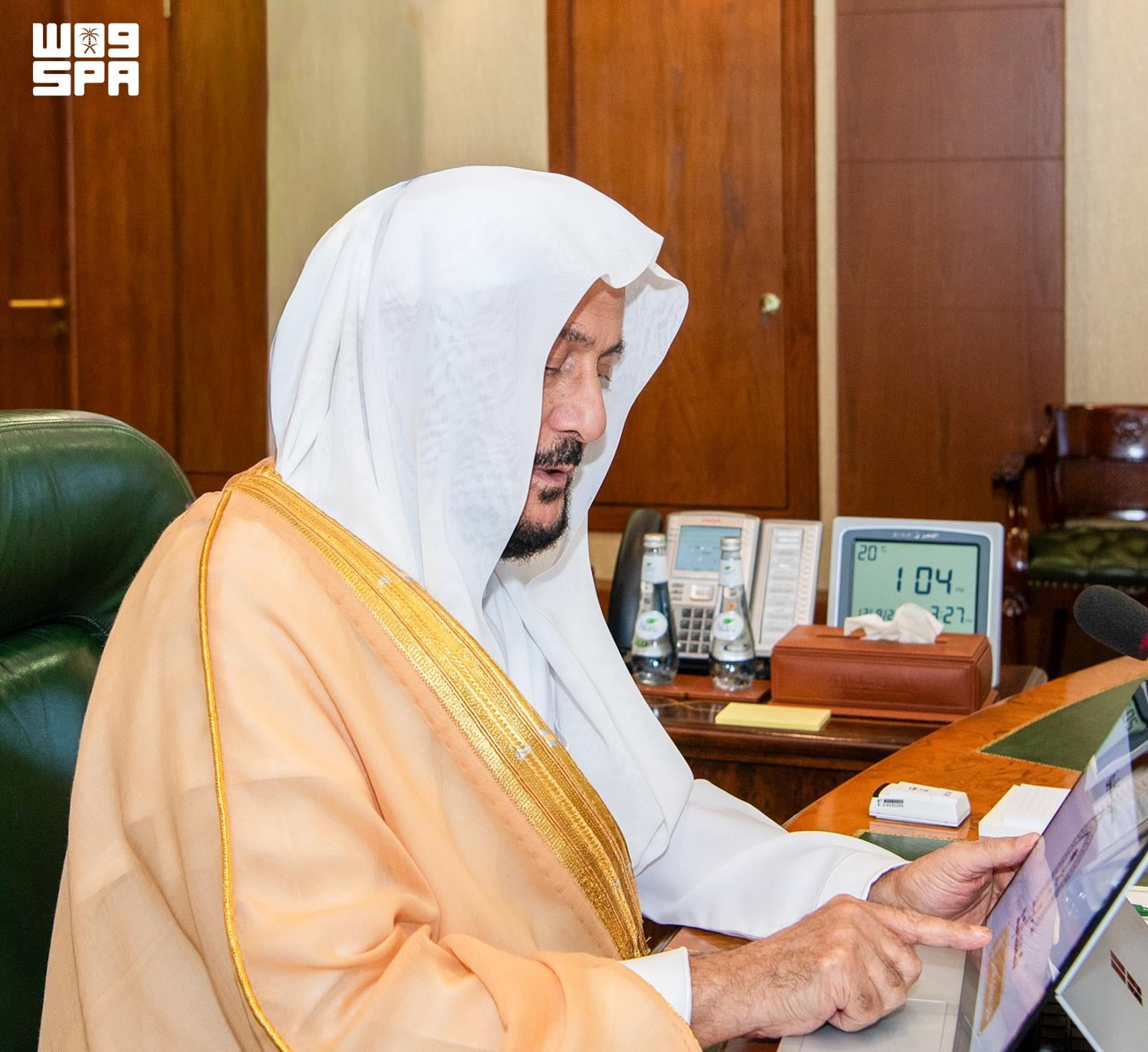 Saudi Islamic affairs minister launches digital platform for 85,000 mosques
