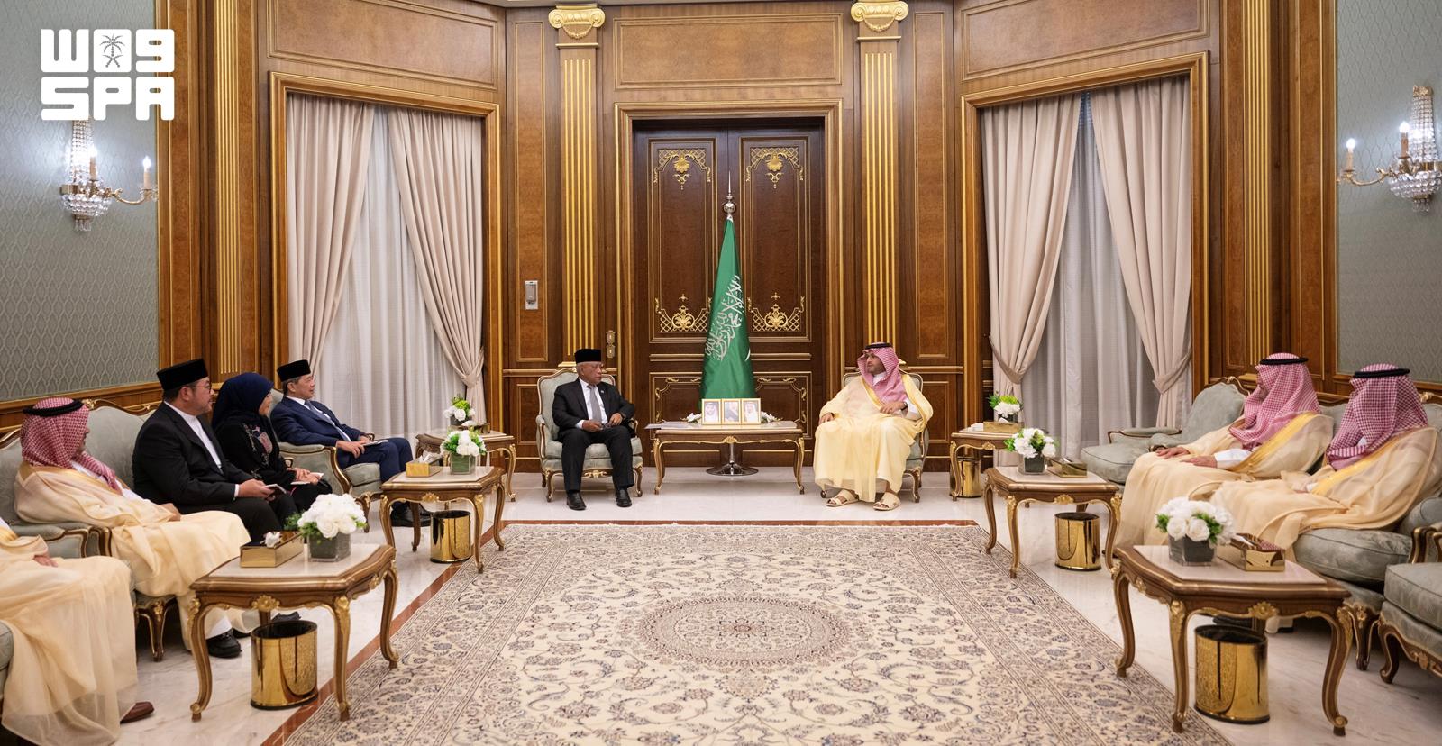 Le prince Turki ben Mohammed ben Fahd reçoit le ministre de la Défense adjoint du Brunei