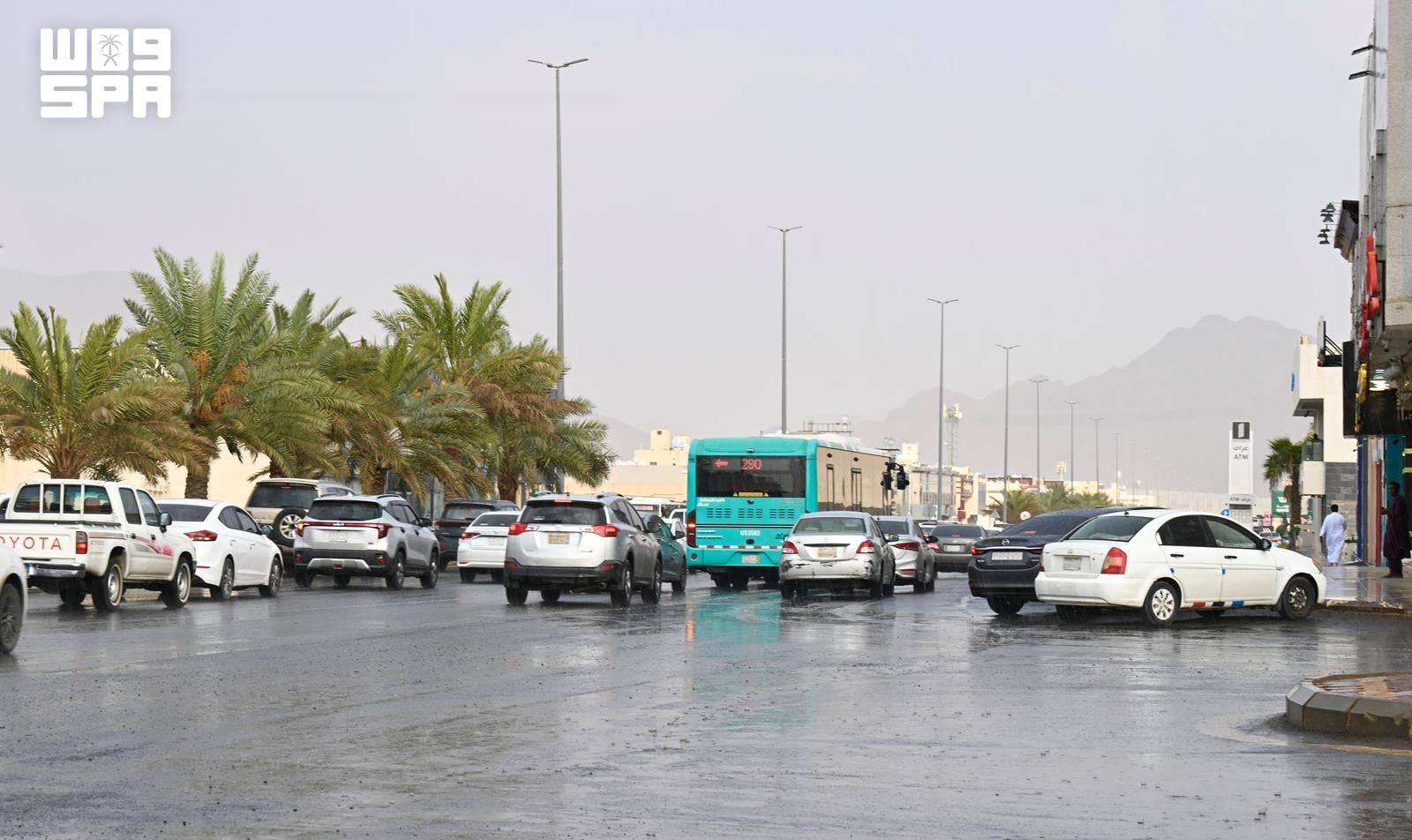 أمطار خفيفة إلى متوسطة تهطل على أجزاء من المدينة المنورة