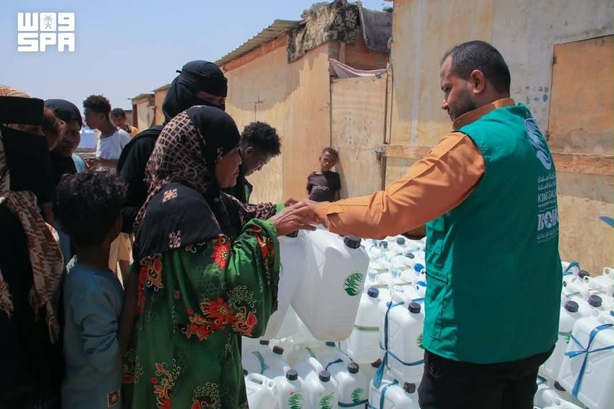 Le Centre King Salman fournit de l'eau potable aux déplacés à Lahj