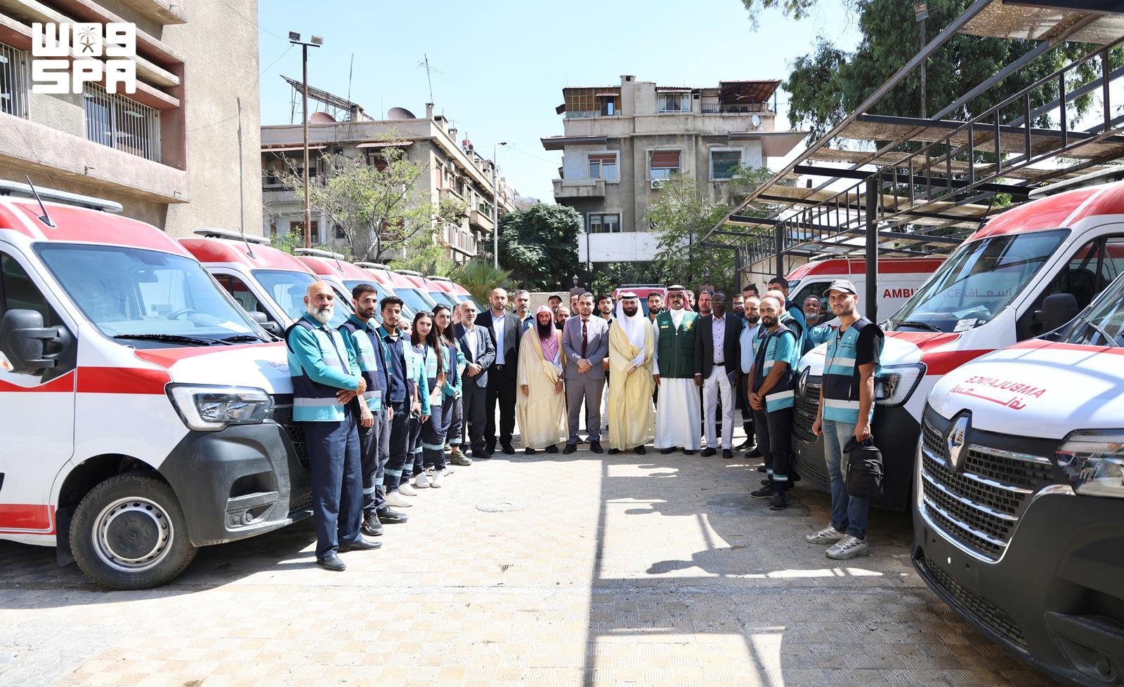Le Centre King Salman remet 10 ambulances équipées à la Syrie