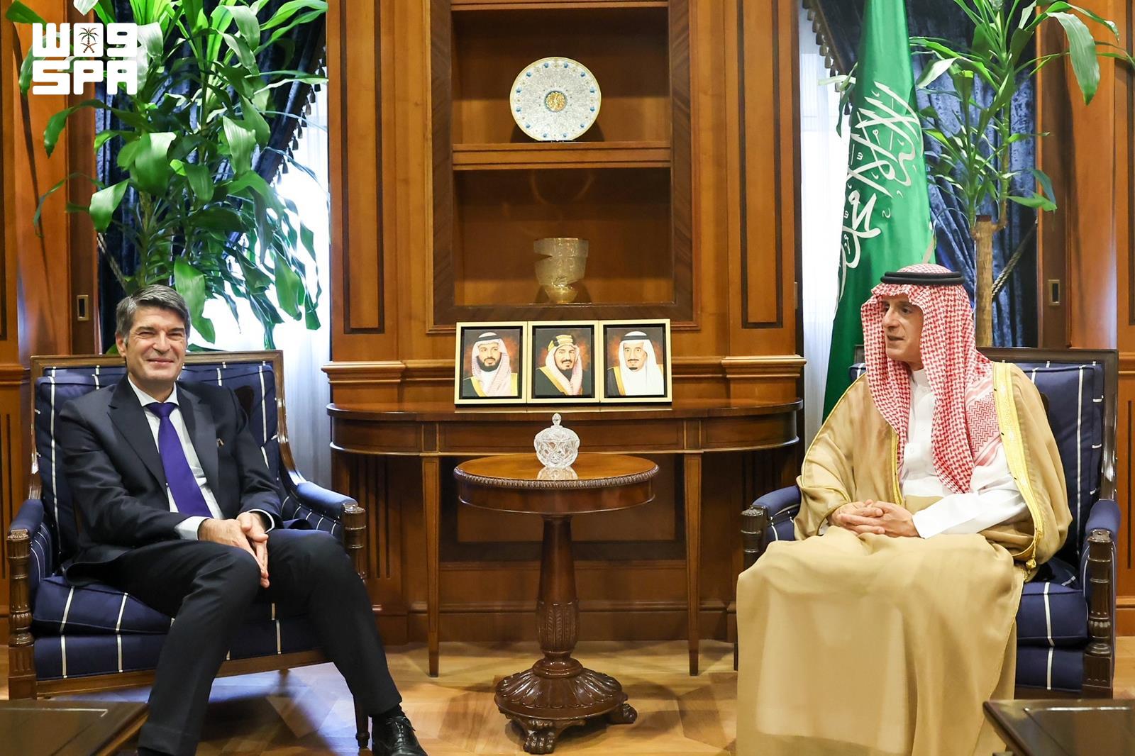 Adel al-Jubeir reçoit l'ambassadeur de France à Riyad