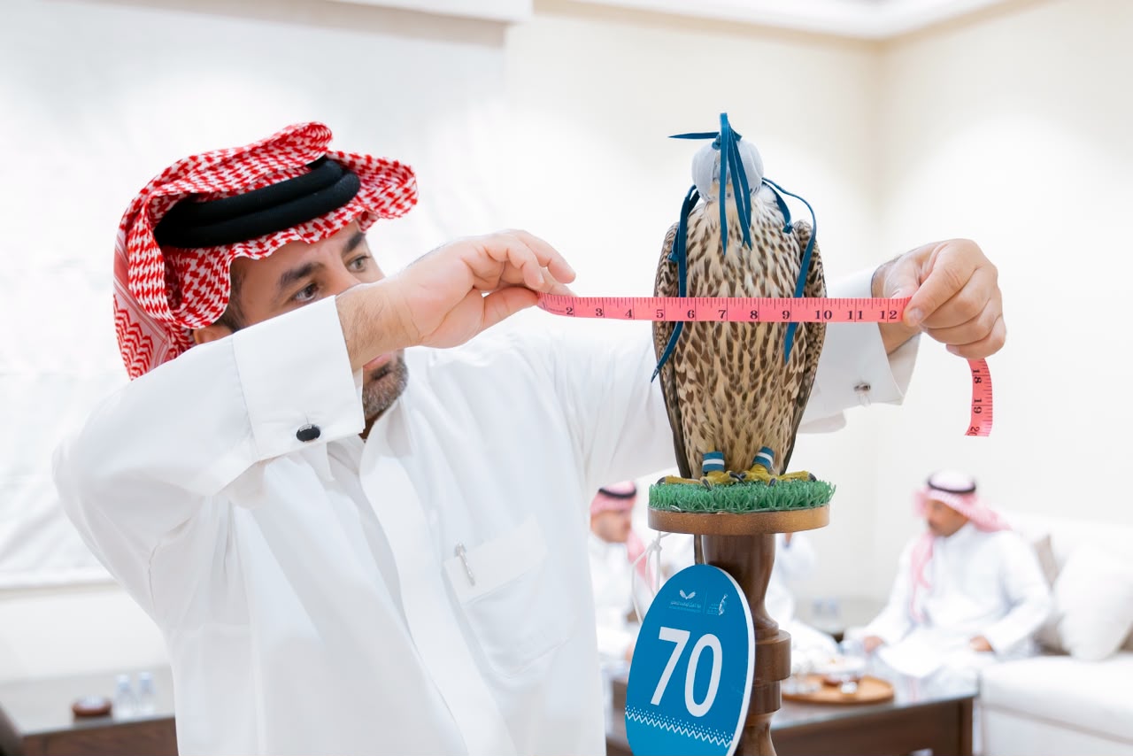 Falcon sold for SAR 111,000 at National Falcon Auction