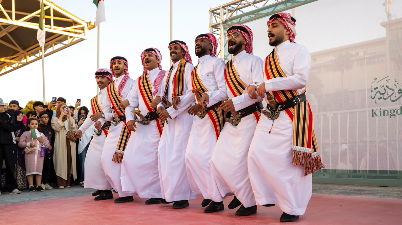 عروض الفنون الأدائية السعودية تجذب زوار معرض الجزائر الدولي للكتاب 2026