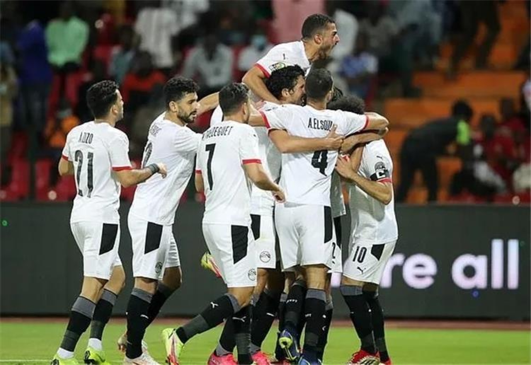 جناح منتخب مصر على رادار ميتز الفرنسي