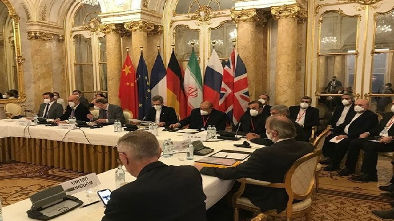 مسؤول أمريكي يطالب طواقم مفاوضات فيينا بالعودة إلى بلادها