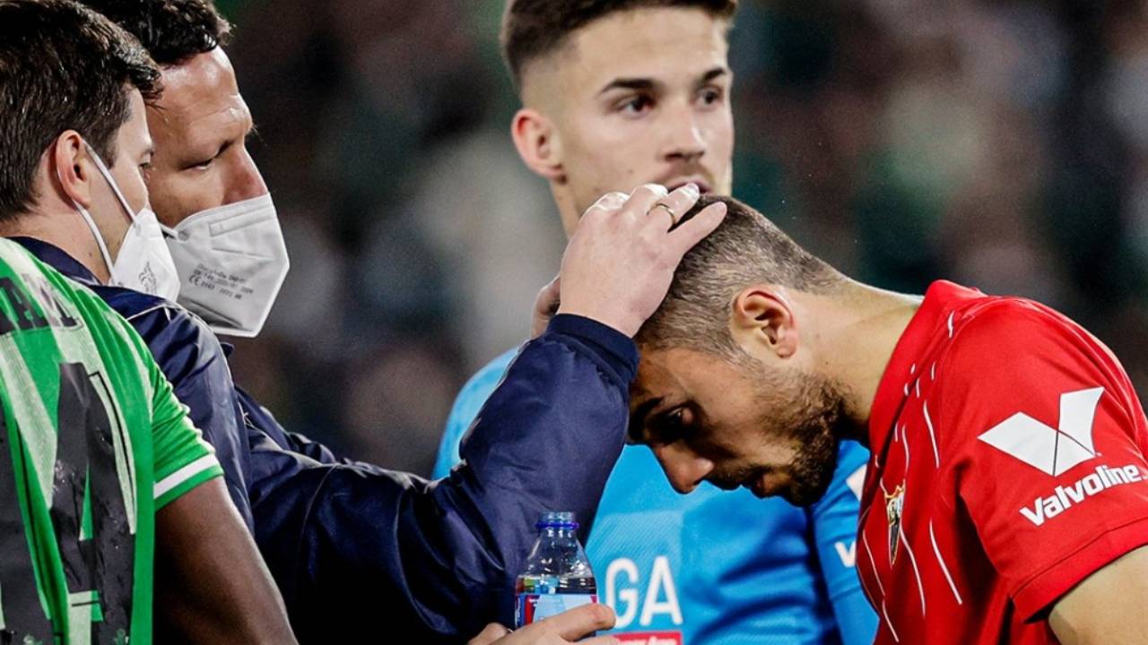 بالفيديو.. لاعب إسباني يتلقى عصا معدنية في رأسه خلال مباريات الكأس