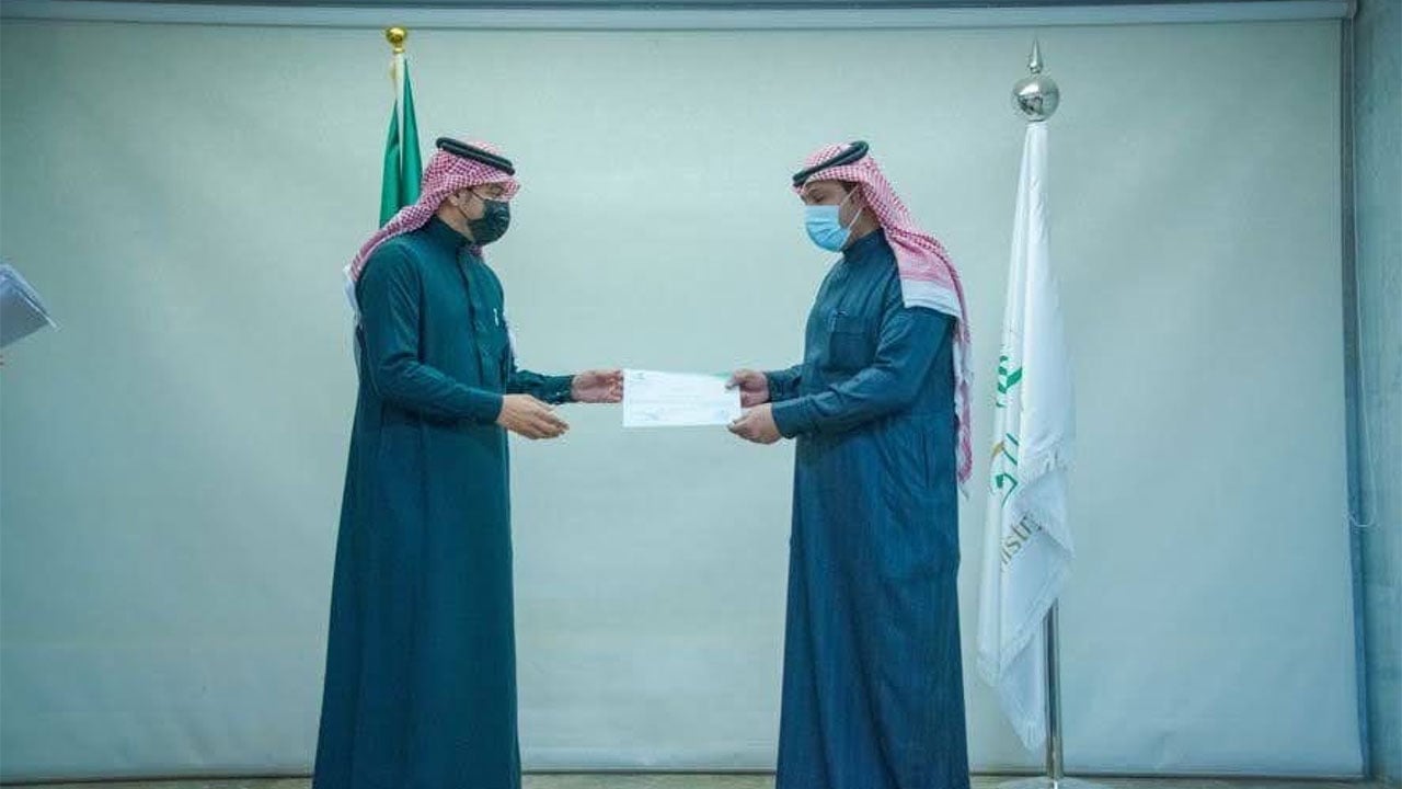 مدير صحة حائل يكرّم عددًا من المتميزين