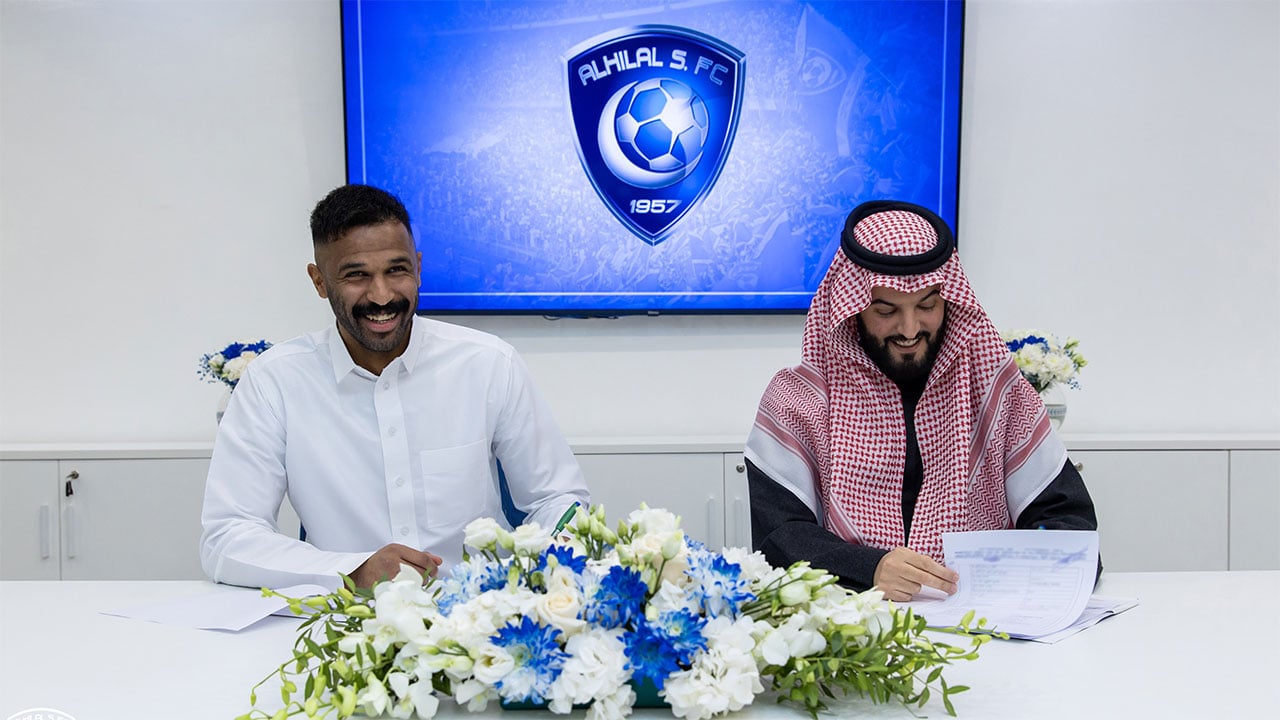 رسميًا.. الهلال يعلن ضم  حارس الأهلى محمد العويس لمدة 3 مواسم