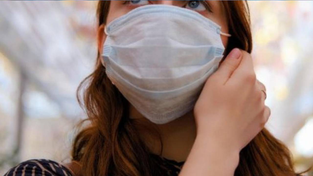 خبراء يوجهون 3 نصائح لتجنب حبوب الوجه الناتجة عن طول ارتداء الكمامة  

