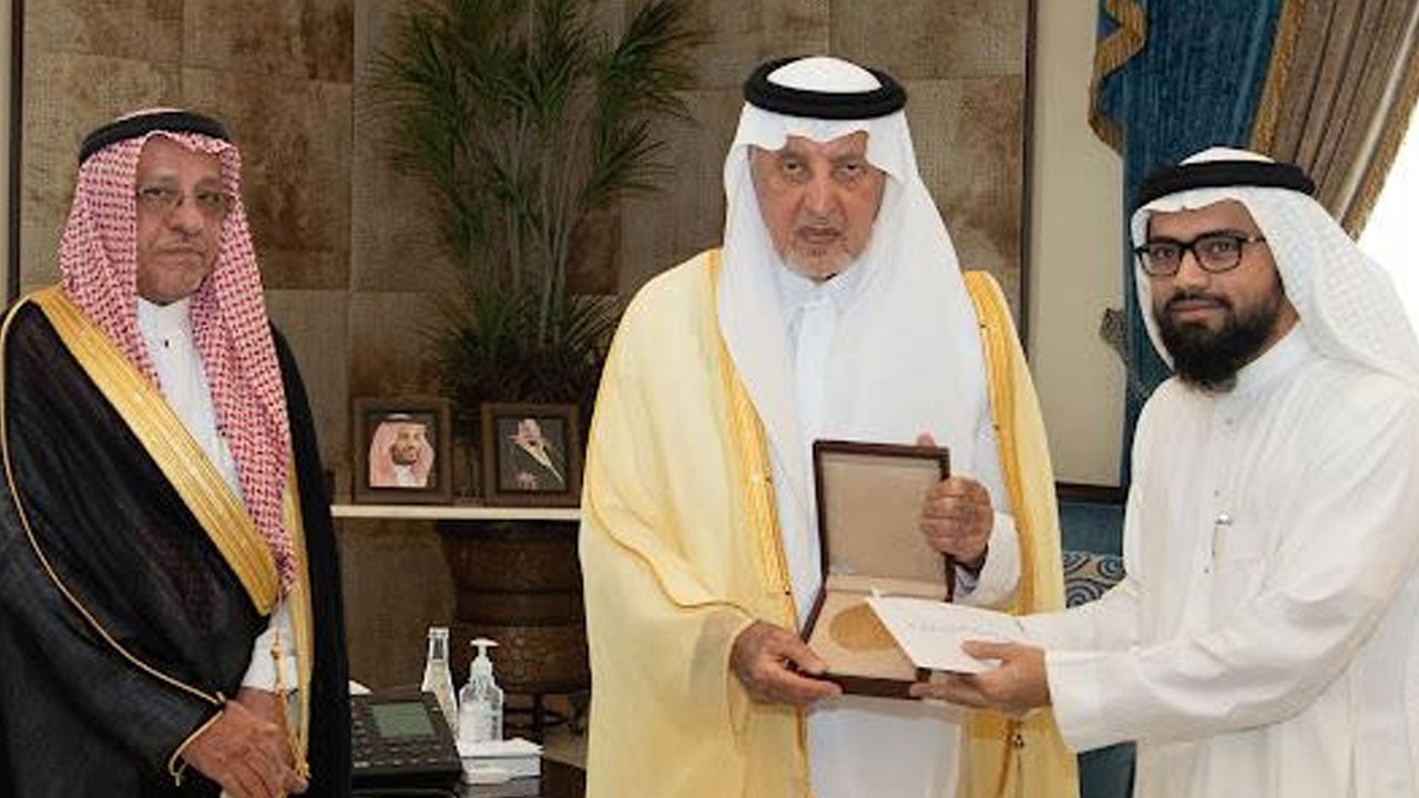 الأمير خالد الفيصل يُكرم الفائزين بجائزة خادم الحرمين الشريفين لحفظ القرآن الكريم