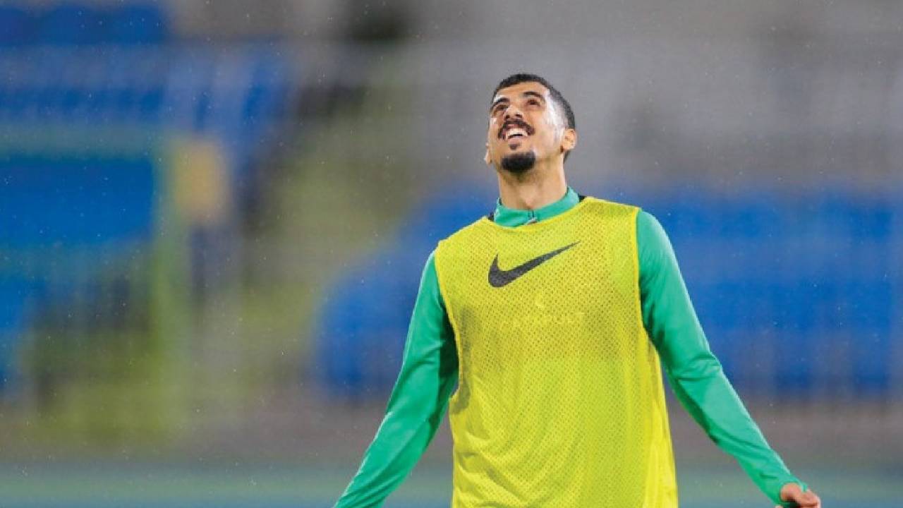 هيرفي رينارد يستدعي مدافع النصر قبل موقعة اليابان