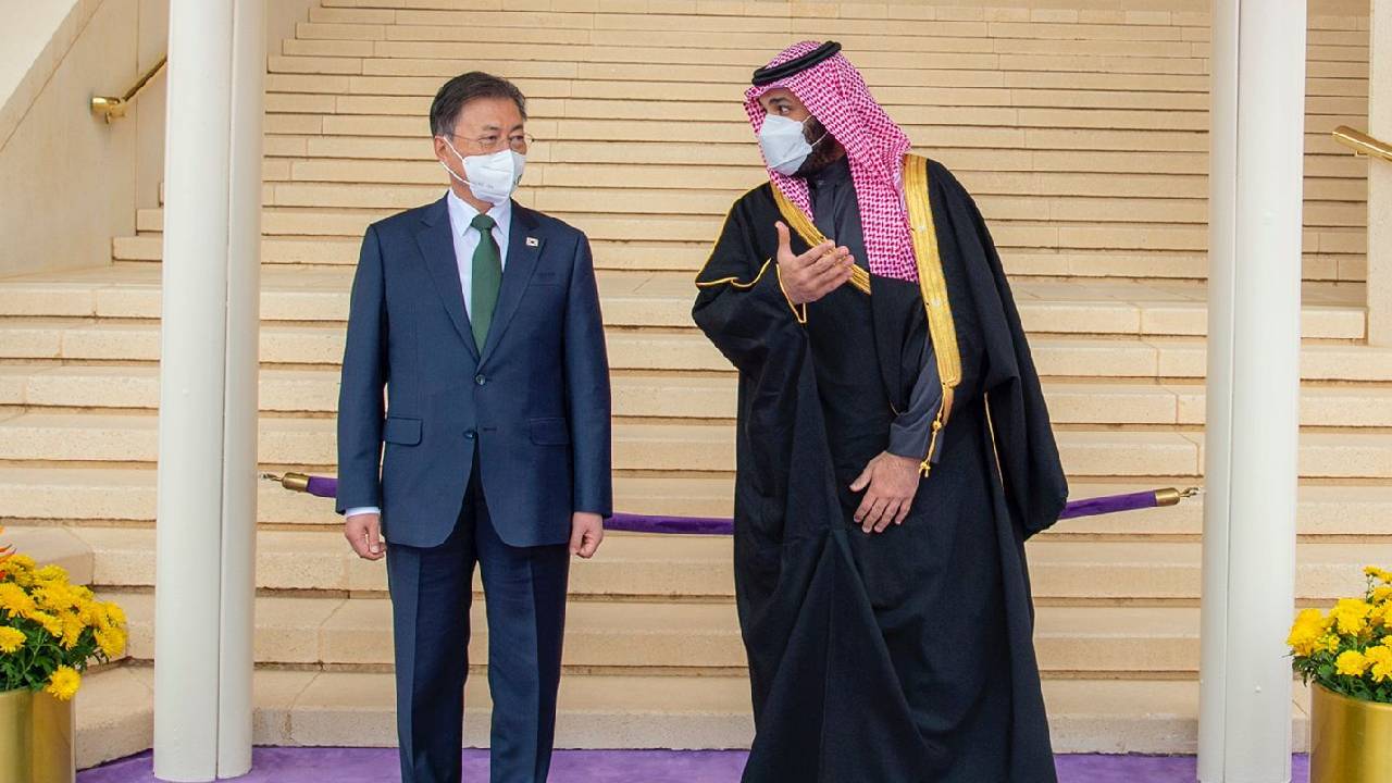 كاتب سياسي يعدِّد أهداف زيارة رئيس كوريا الجنوبية إلى المملكة