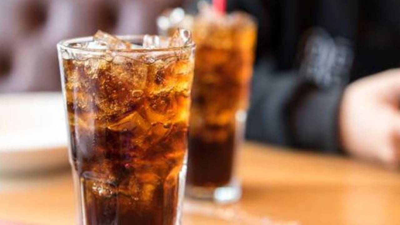 بالفيديو.. متخصص: المشروبات الغازية سبب رئيس في زيادة السمنة وعمليات التكميم بالمملكة