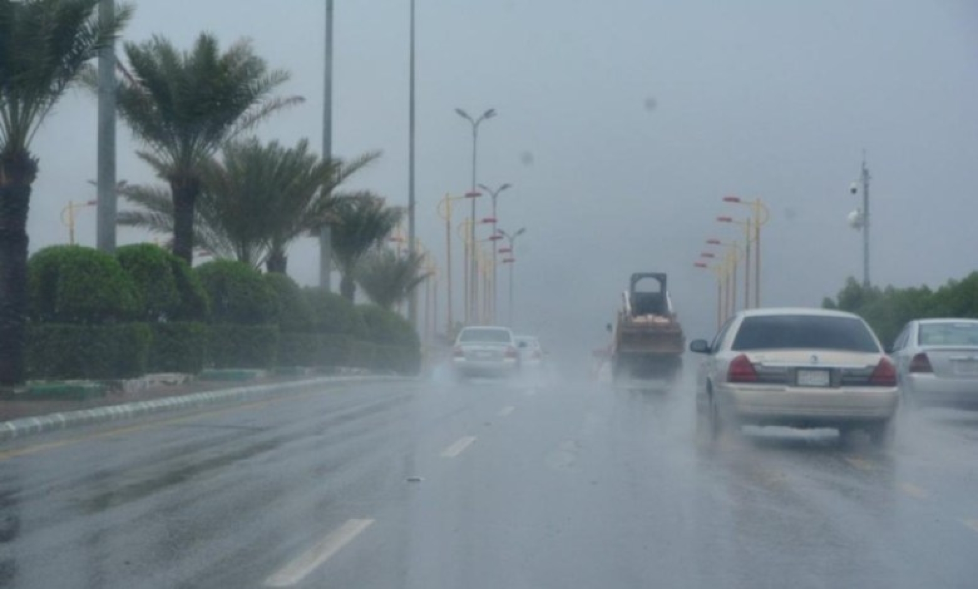 هطول أمطار متوسطة وتساقط للثلوج على منطقة تبوك