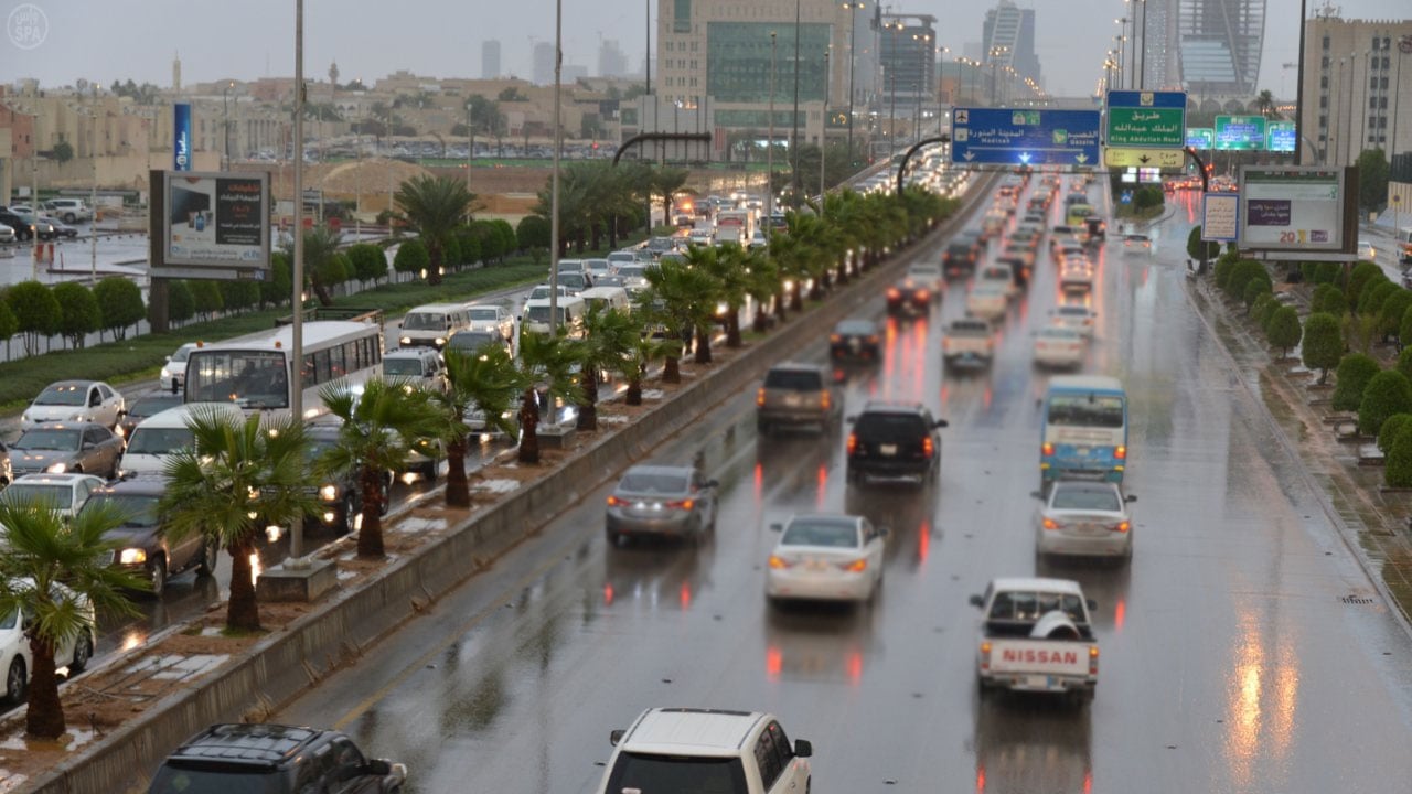 أمطار رعدية وضباب ورياح.. الأرصاد تنبه سكان 4 مناطق