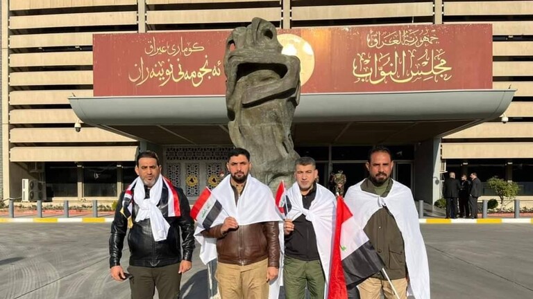 بالفيديو.. نواب عراقيون يشاركون في أول جلسة للبرلمان بأكفان الموتى