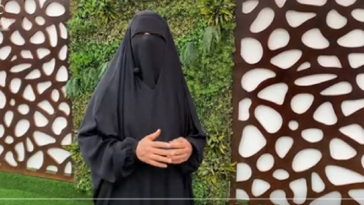 بالفيديو.. «أم موسى» تروي قصة 40 عامًا مع مهنة التمريض بالجوف