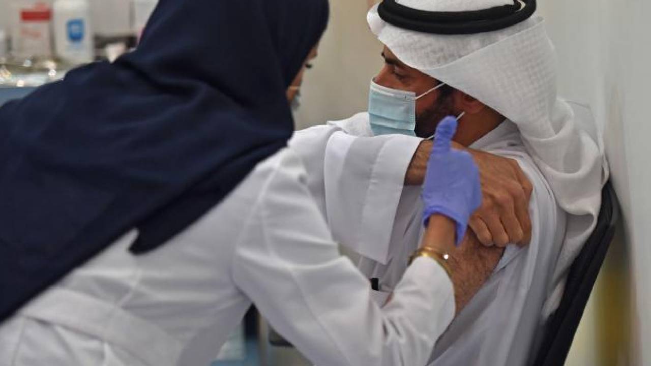 متى تتغير حالة التحصين بعد تلقي الجرعة الثانية ؟..  «الصحة» تجيب