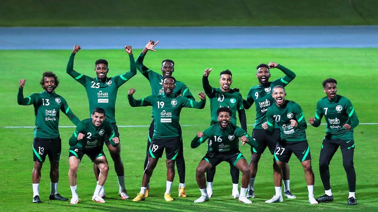 الفوز السادس يداعب المنتخب السعودي في مواجهة عمان