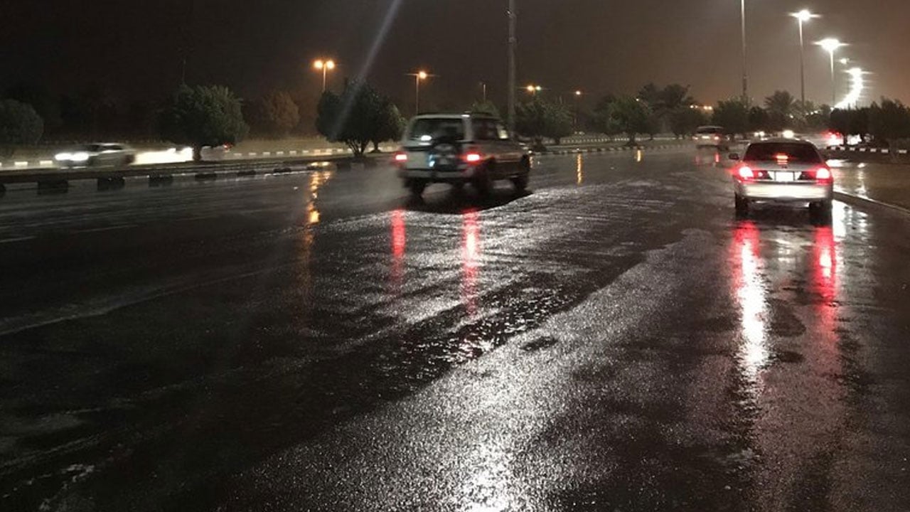 مقطع يوثق هطول أمطار الخير على تبوك
