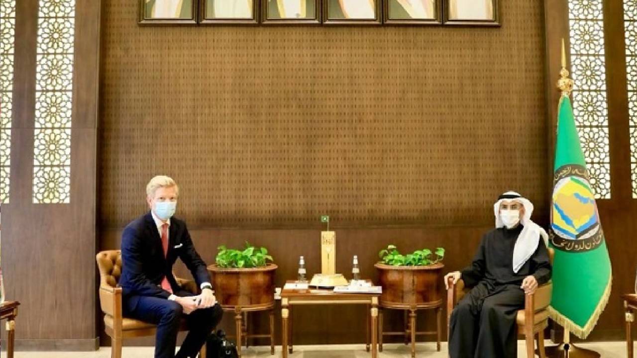 أمين عام «التعاون الخليجي» للمبعوث الأممي لليمن: يجب مواجهة الإرهاب الحوثي
