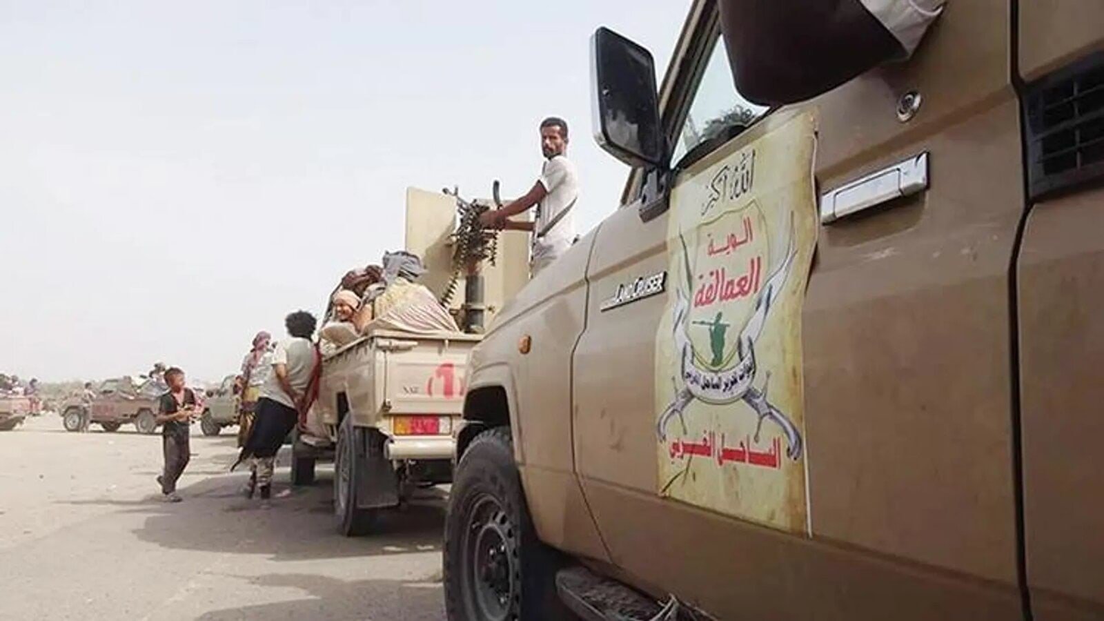 بالفيديو.. فرق ألوية العمالقة تواصل نزع الألغام والعبوات الناسفة الحوثية من بيحان