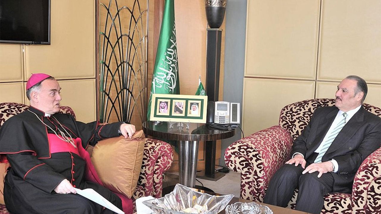 سفير المملكة بمصر يلتقي نظيره من الفاتيكان لبحث الموضوعات المشتركة
