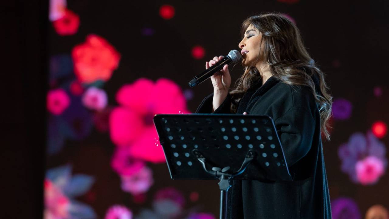 إليسا وناصيف زيتون يطربان الرياض على مسرح أبو بكر سالم

