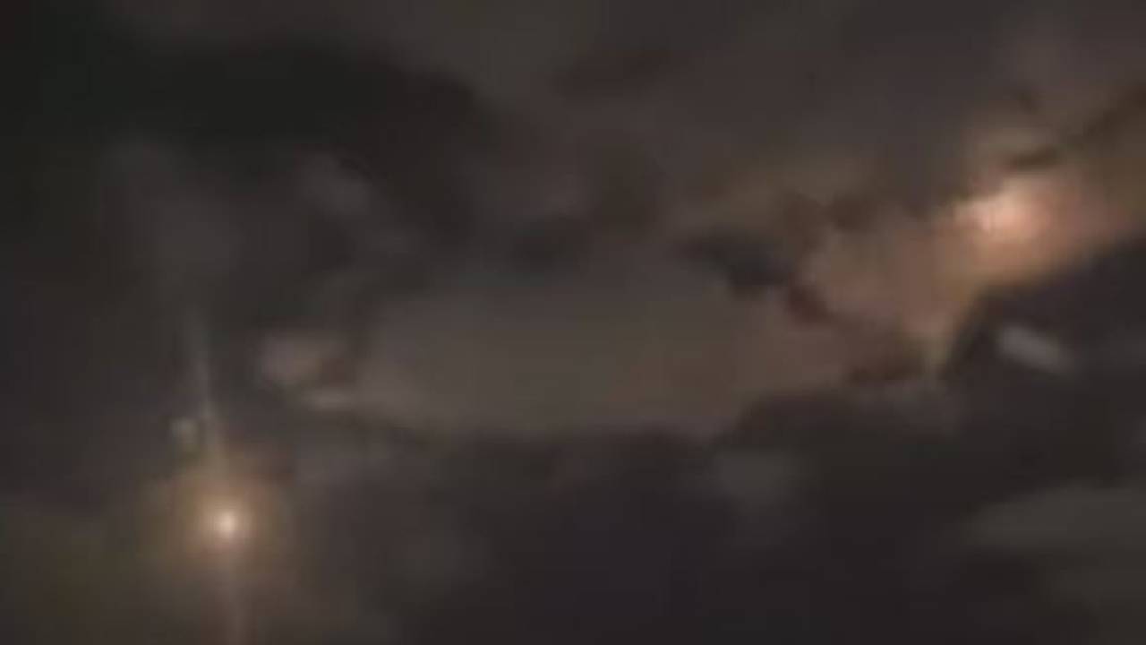 بالفيديو.. لحظة اعتراض الدفاعات الإماراتية لصواريخ الحوثيين بأبوظبي