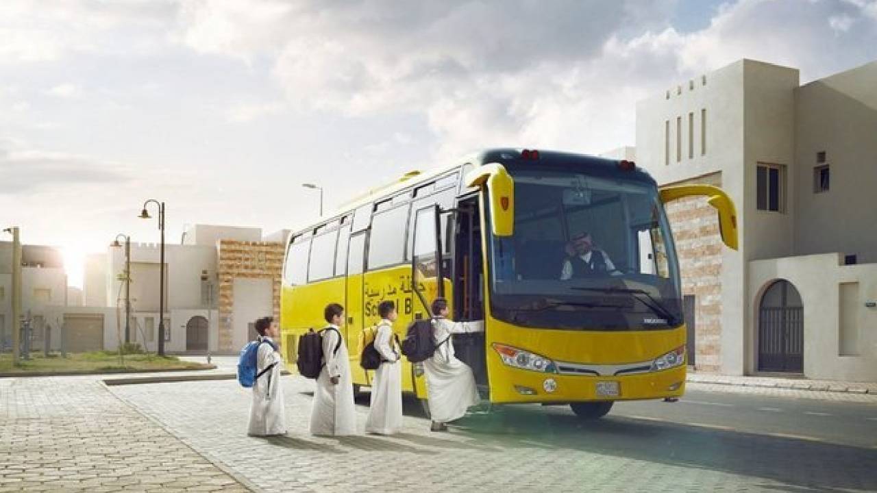 مدير تعليم المدينة: حافلات النقل المدرسي نقلت 40 ألف طالب وطالبة 

