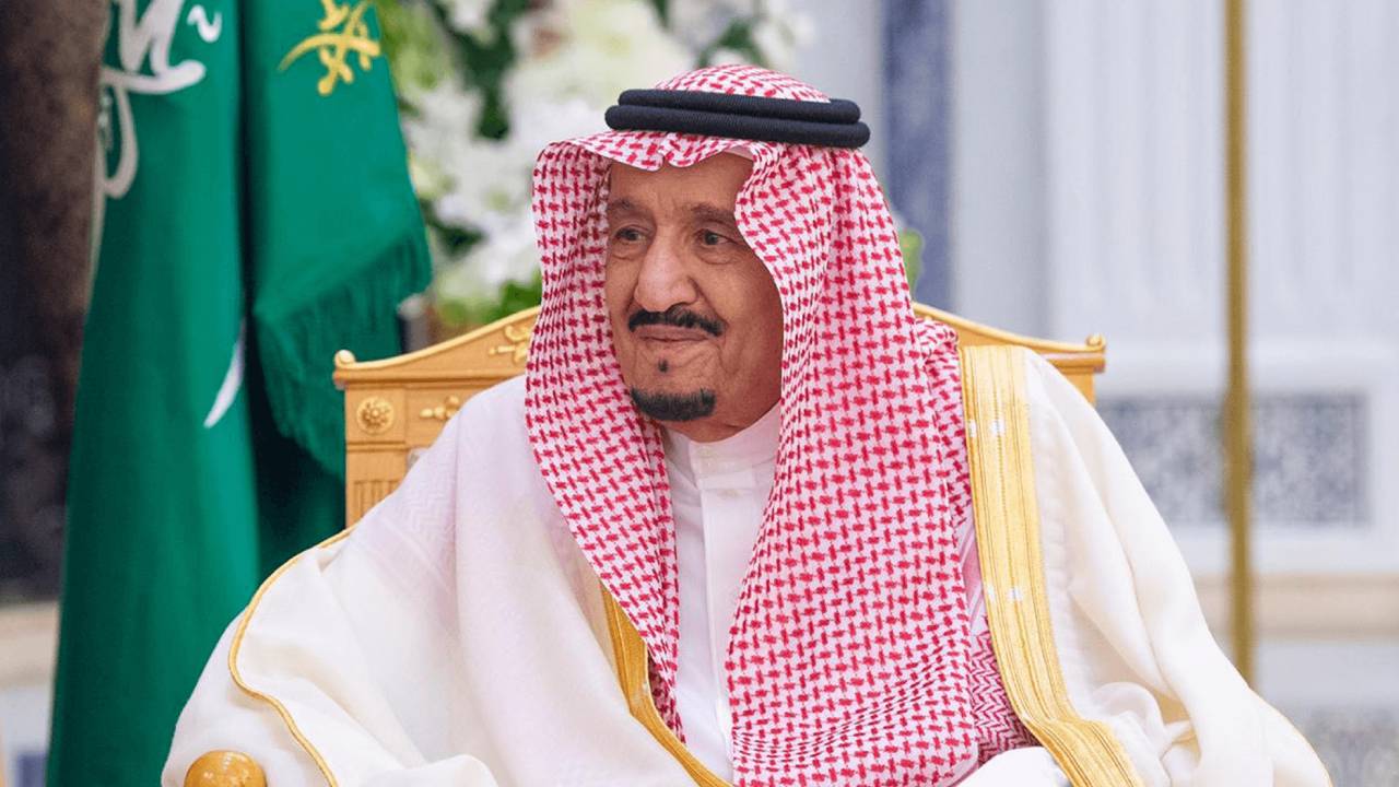 
أمر ملكي: تعيين عبدالله بن فهد بن صالح العويس نائباً لرئيس أمن الدولة بمرتبة وزير