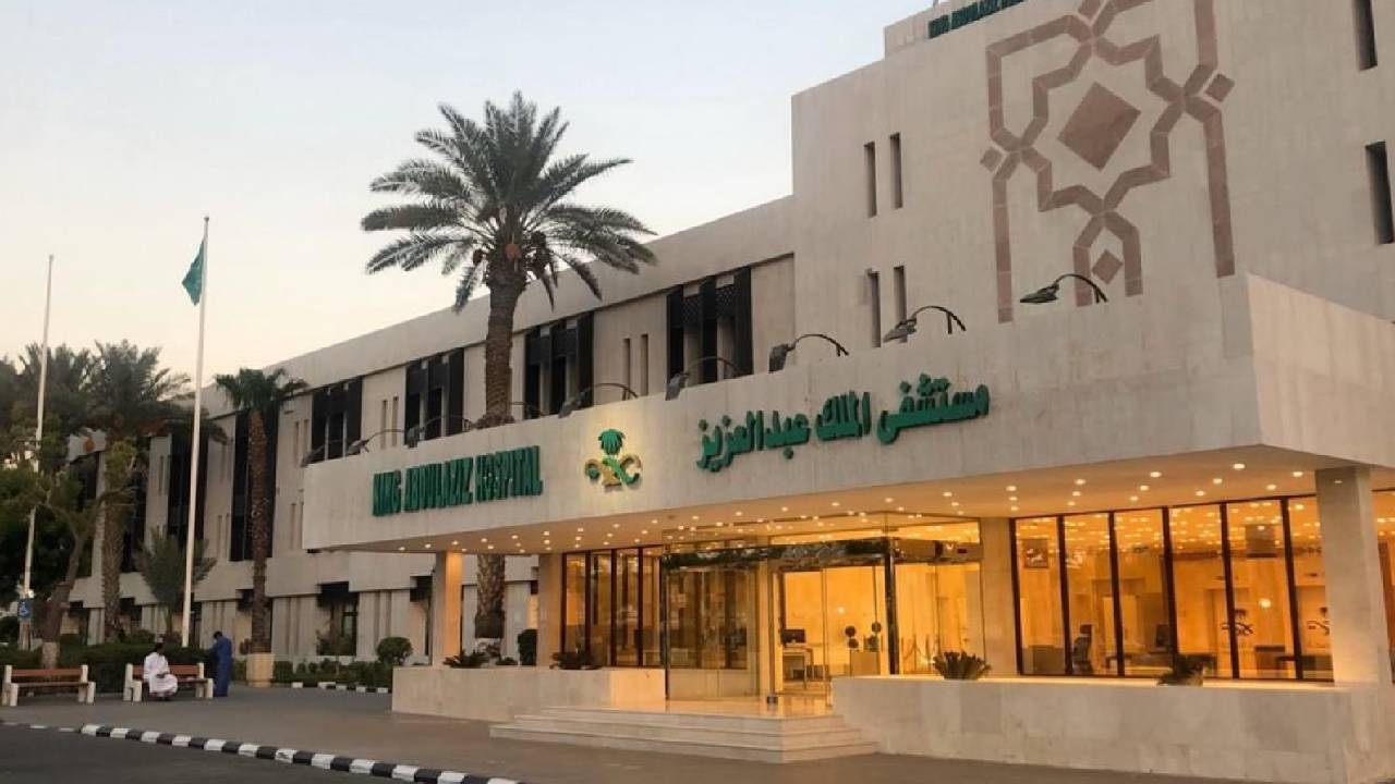 «مستشفى الملك عبد العزيز» يجري عملية دقيقة لمريضة تعاني من قطع بأوتار اليد