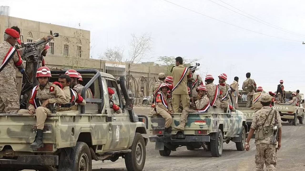 بالفيديو.. مقتل 50 حوثيًا وإسقاط 10 طائرات مسيرة في محافظة حجة