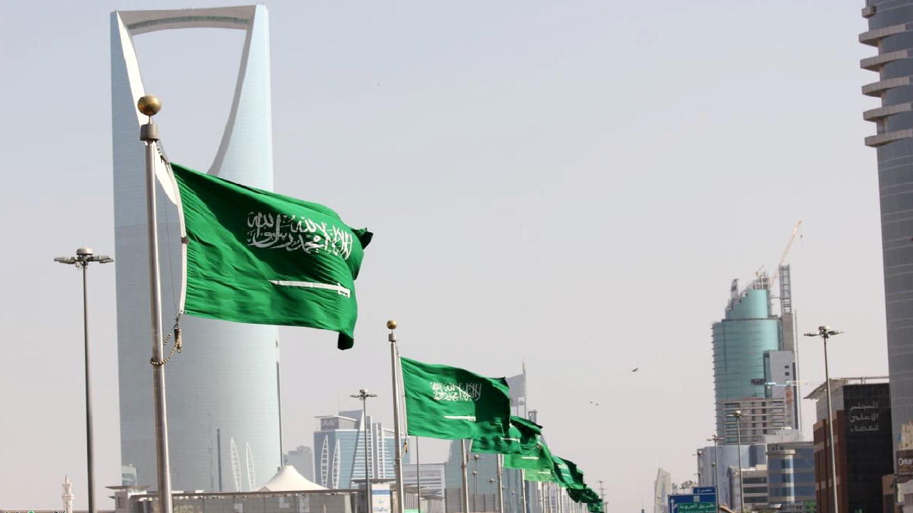 نشرة عاجل: السعودية الأولى عربيًا والـ18 عالميًا في احتياطيات الذهب.. وعلامة جديدة لفيروس كورونا