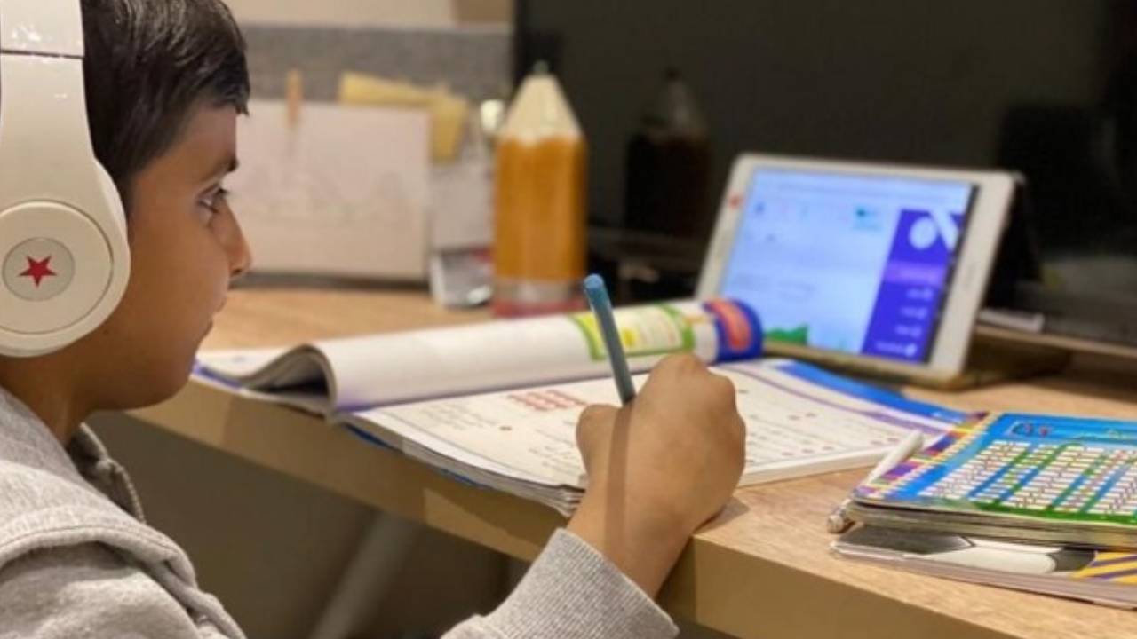 تعليم الشرقية: استمرار الدراسة عن بُعد عبر منصة «مدرستي» اليوم الأربعاء
