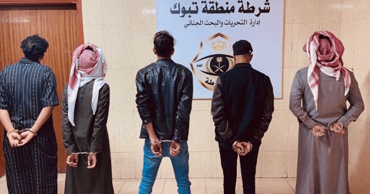 ظهروا في مقطع فيديو.. القبض على 5 مواطنين إثر مشاجرة جماعية في تبوك